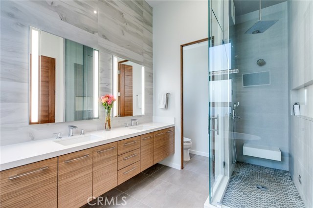 728 Lucia Avenue, Redondo Beach, California 90277, 4 Bedrooms Bedrooms, ,2 BathroomsBathrooms,Residential,Sold,Lucia,SB19142889