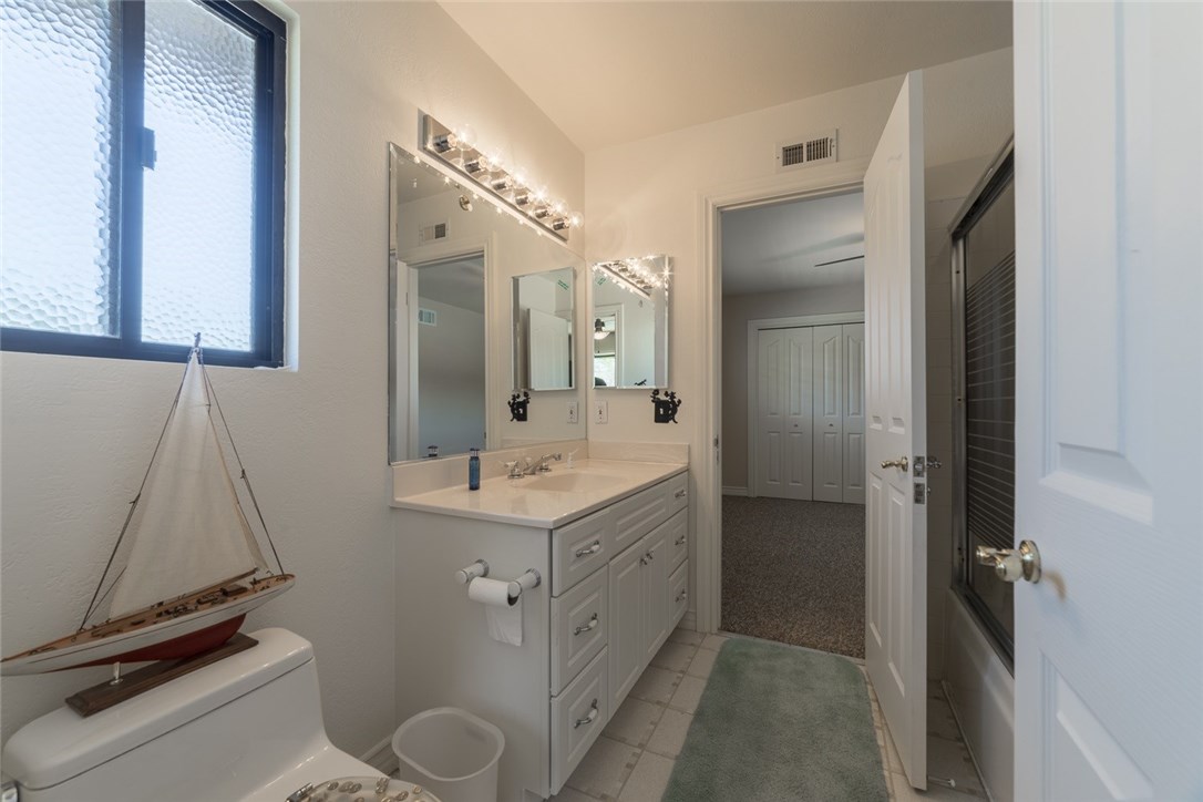 Upstairs Jack n Jill bath off from Family/game room...