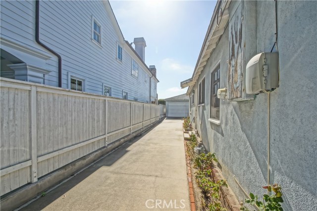 1817 John Street, Manhattan Beach, California 90266, 2 Bedrooms Bedrooms, ,1 BathroomBathrooms,Residential,Sold,John,SB18097184