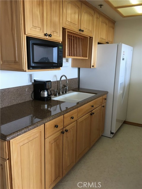 615 Esplanade, Redondo Beach, California 90277, 1 Bedroom Bedrooms, ,1 BathroomBathrooms,Residential,Sold,Esplanade,PV17119057