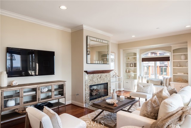 319 24th Street, Manhattan Beach, California 90266, 3 Bedrooms Bedrooms, ,3 BathroomsBathrooms,Residential,Sold,24th,SB21092556