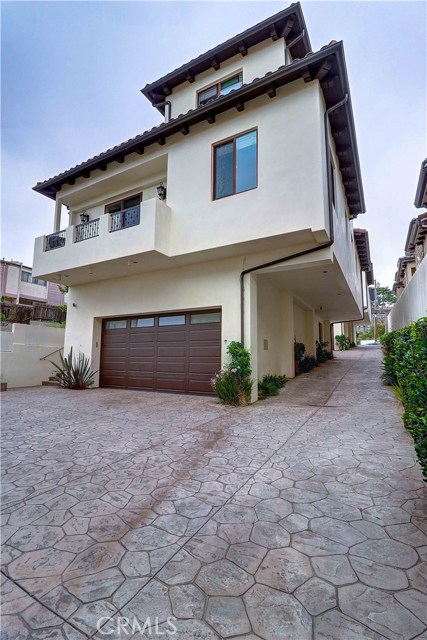 121 Guadalupe Avenue, Redondo Beach, California 90277, 4 Bedrooms Bedrooms, ,3 BathroomsBathrooms,Residential,Sold,Guadalupe,PV19189525