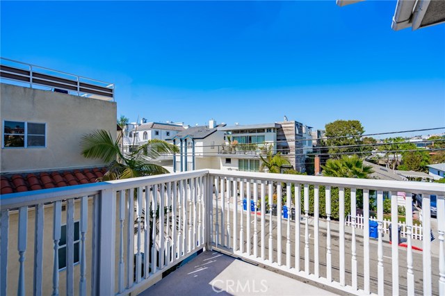 546 11th Street, Hermosa Beach, California 90254, 2 Bedrooms Bedrooms, ,2 BathroomsBathrooms,Residential,Sold,11th,SB19163197