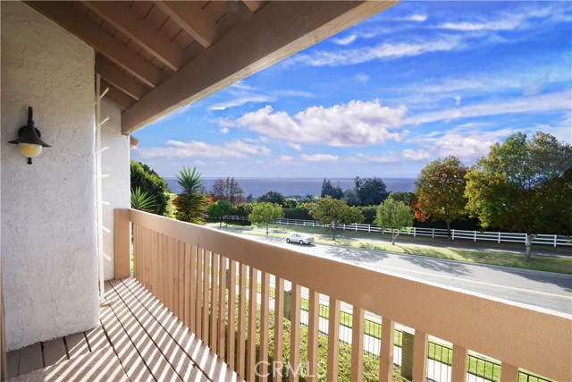 17 Seaview Drive, Rolling Hills Estates, California 90274, 3 Bedrooms Bedrooms, ,2 BathroomsBathrooms,Residential,Sold,Seaview,PV19273512