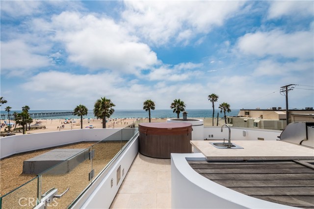 36 15th Street, Hermosa Beach, California 90254, 4 Bedrooms Bedrooms, ,2 BathroomsBathrooms,Residential,Sold,15th,SB18172756
