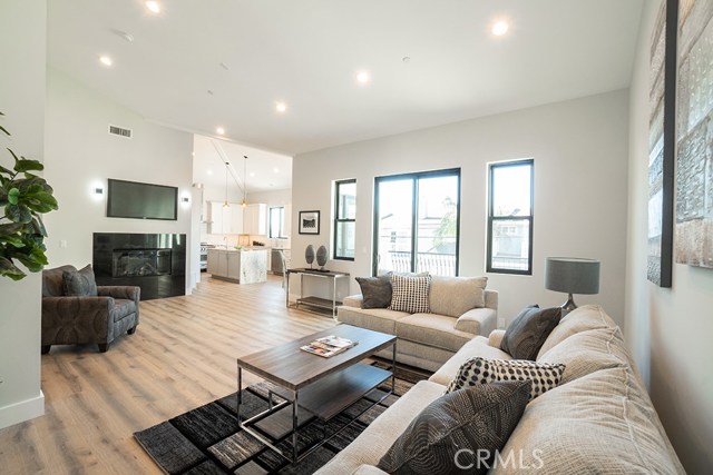 2202 Felton Lane, Redondo Beach, California 90278, 4 Bedrooms Bedrooms, ,3 BathroomsBathrooms,Residential,Sold,Felton,SB18220467