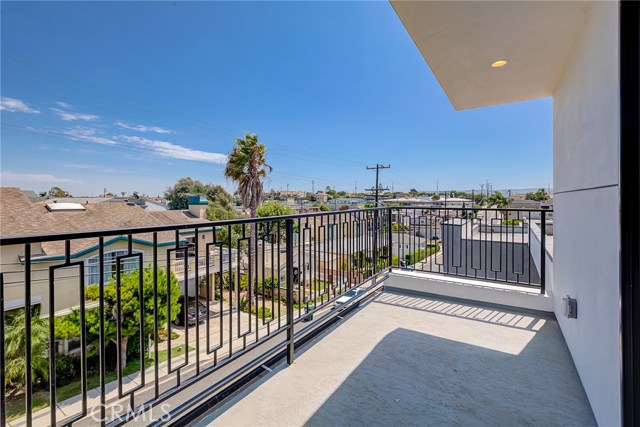 1922 Vanderbilt Lane, Redondo Beach, California 90278, 5 Bedrooms Bedrooms, ,5 BathroomsBathrooms,Residential,Sold,Vanderbilt,PV19214347