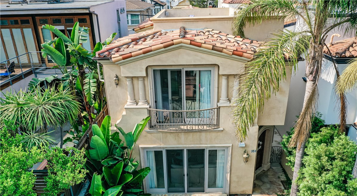 351 30th Street, Hermosa Beach, California 90254, 4 Bedrooms Bedrooms, ,3 BathroomsBathrooms,Residential,Sold,30th,SB20199821