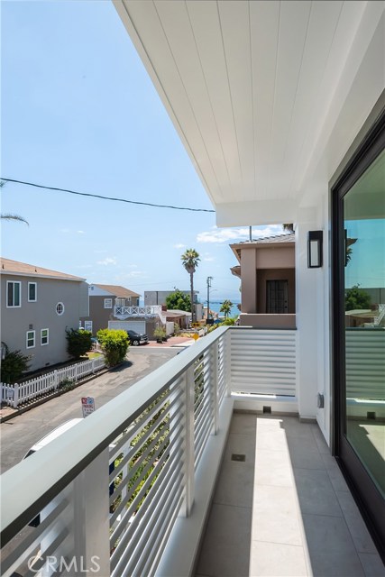 409 30th Street, Manhattan Beach, California 90266, 4 Bedrooms Bedrooms, ,2 BathroomsBathrooms,Residential,Sold,30th,SB20162447