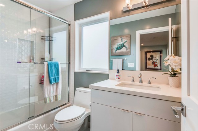 1074 7th Street, Hermosa Beach, California 90254, 4 Bedrooms Bedrooms, ,3 BathroomsBathrooms,Residential,Sold,7th,SB19068500