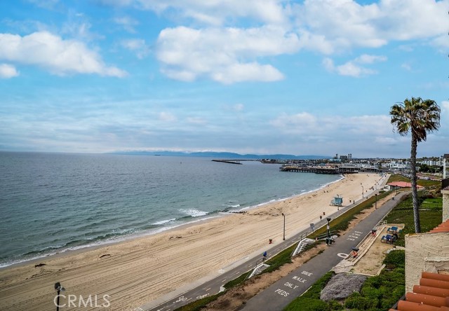 555 Esplanade, Redondo Beach, California 90277, 2 Bedrooms Bedrooms, ,2 BathroomsBathrooms,Residential,Sold,Esplanade,SB18134268