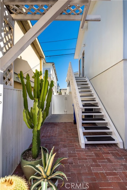 420 3rd Street, Manhattan Beach, California 90266, 2 Bedrooms Bedrooms, ,2 BathroomsBathrooms,Residential,Sold,3rd,SB19171660