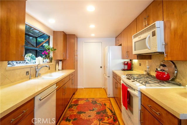 1918 Bataan Road, Redondo Beach, California 90278, 4 Bedrooms Bedrooms, ,2 BathroomsBathrooms,Residential,Sold,Bataan,SB21111378