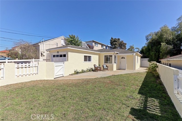 1908 Robinson Street, Redondo Beach, California 90278, 2 Bedrooms Bedrooms, ,1 BathroomBathrooms,Residential,Sold,Robinson,SB17139873