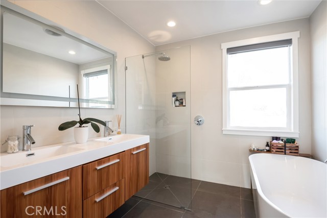 2314 Robinson Street, Redondo Beach, California 90278, 4 Bedrooms Bedrooms, ,3 BathroomsBathrooms,Residential,Sold,Robinson,SB20254263