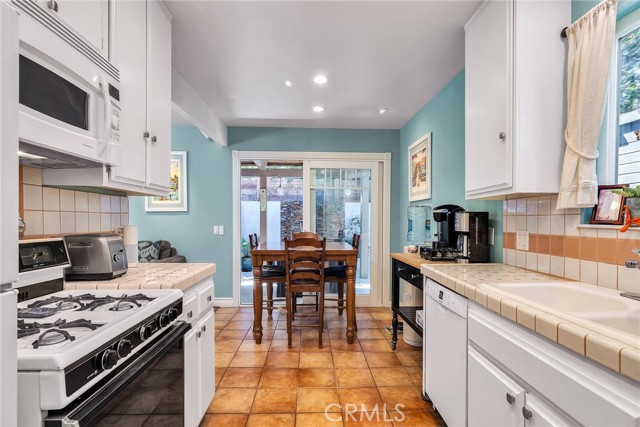 2308 Gates Avenue, Redondo Beach, California 90278, 3 Bedrooms Bedrooms, ,1 BathroomBathrooms,Residential,Sold,Gates,SB21062151
