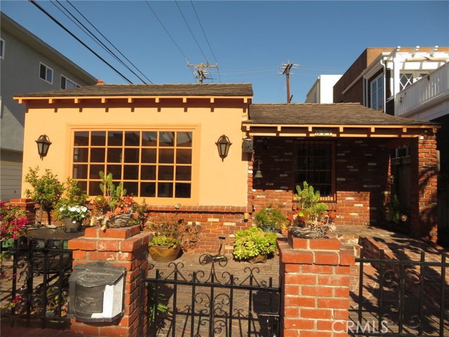 317 10th Street, Manhattan Beach, California 90266, 3 Bedrooms Bedrooms, ,1 BathroomBathrooms,Residential,Sold,10th,SB18006613