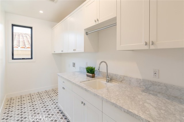 2400 John Street, Manhattan Beach, California 90266, 5 Bedrooms Bedrooms, ,2 BathroomsBathrooms,Residential,Sold,John,SB19208383