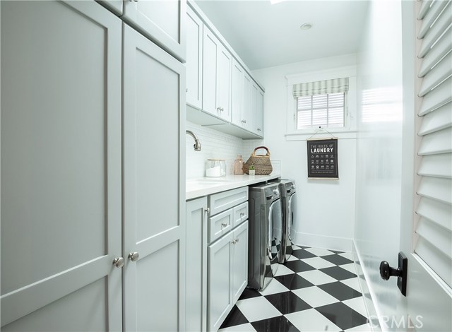 724 29th Street, Manhattan Beach, California 90266, 4 Bedrooms Bedrooms, ,3 BathroomsBathrooms,Residential,Sold,29th,SB19279046