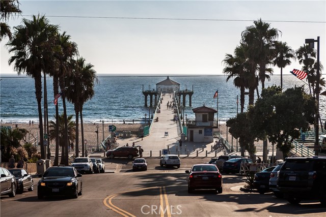 Take a walk on Manhattan Beach pier after shopping and/ or dining!