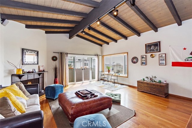 959 2nd Street, Hermosa Beach, California 90254, 5 Bedrooms Bedrooms, ,2 BathroomsBathrooms,Residential,Sold,2nd,SB20190726