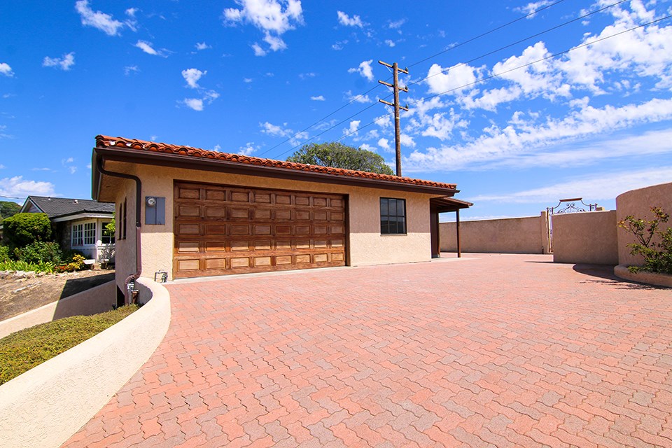 Upstairs Garage