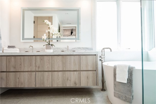 705 Crest Drive, Manhattan Beach, California 90266, 5 Bedrooms Bedrooms, ,2 BathroomsBathrooms,Residential,Sold,Crest,SB20098855