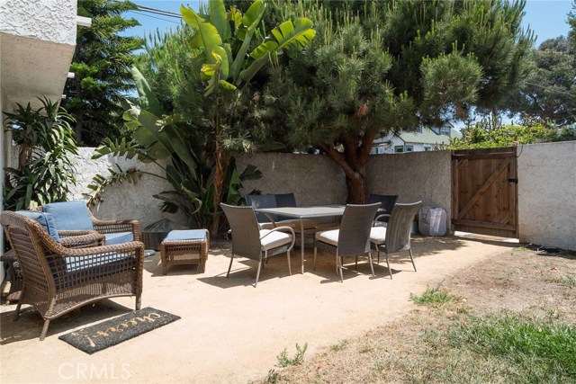 1326 Owosso Avenue, Hermosa Beach, California 90254, 4 Bedrooms Bedrooms, ,3 BathroomsBathrooms,Residential,Sold,Owosso,SB18170594