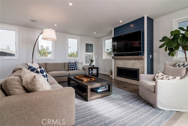 1072 7th Street, Hermosa Beach, California 90254, 4 Bedrooms Bedrooms, ,3 BathroomsBathrooms,Residential,Sold,7th,SB19164165