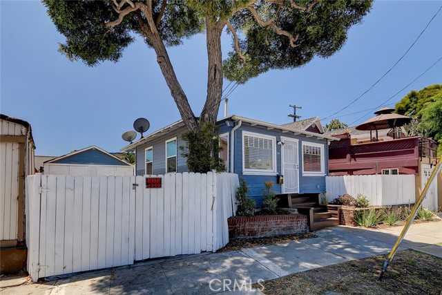 218 Pearl Street, Redondo Beach, California 90277, 2 Bedrooms Bedrooms, ,1 BathroomBathrooms,Residential,Sold,Pearl,SB21119531