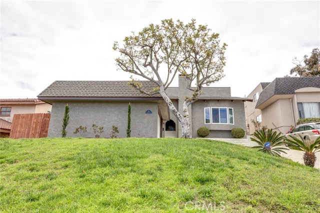 719 Prospect Avenue, Redondo Beach, California 90277, 4 Bedrooms Bedrooms, ,1 BathroomBathrooms,Residential,Sold,Prospect,SB19099865