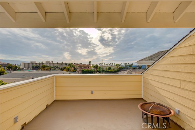 517 Elena Avenue, Redondo Beach, California 90277, 4 Bedrooms Bedrooms, ,3 BathroomsBathrooms,Residential,Sold,Elena,SB19269065