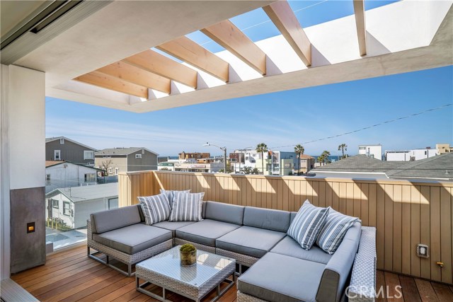 121 2nd Street, Hermosa Beach, California 90254, 4 Bedrooms Bedrooms, ,4 BathroomsBathrooms,Residential,Sold,2nd,SB19073415