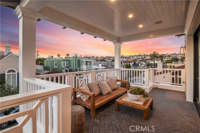 424 1st Street, Manhattan Beach, California 90266, 5 Bedrooms Bedrooms, ,4 BathroomsBathrooms,Residential,Sold,1st,SB19151992
