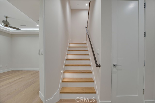 STAIRS TO 2ND LEVEL