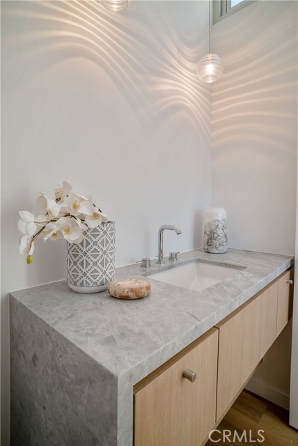 131 2nd Street, Hermosa Beach, California 90254, 4 Bedrooms Bedrooms, ,4 BathroomsBathrooms,Residential,Sold,2nd,SB19073645