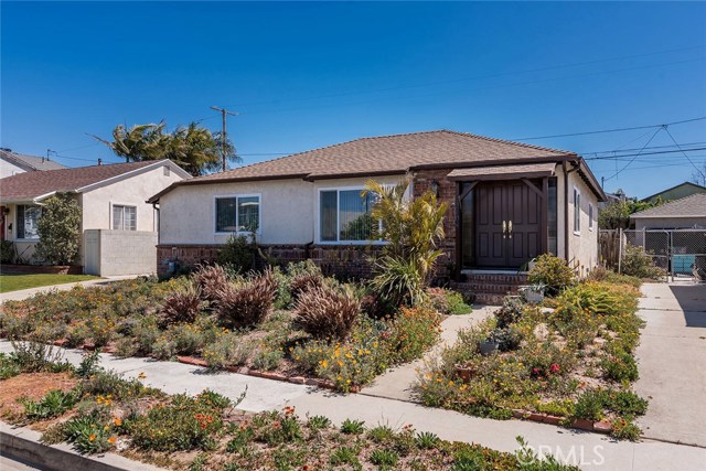 2104 Lynngrove Drive, Manhattan Beach, California 90266, 2 Bedrooms Bedrooms, ,1 BathroomBathrooms,Residential,Sold,Lynngrove,SB18083730