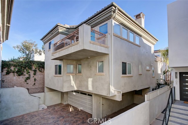 712 2nd Street, Hermosa Beach, California 90254, 4 Bedrooms Bedrooms, ,3 BathroomsBathrooms,Residential,Sold,2nd,SB20263075