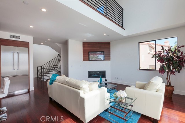 521 Gertruda, Redondo Beach, California 90277, 3 Bedrooms Bedrooms, ,4 BathroomsBathrooms,Residential,Sold,Gertruda,PV17183472