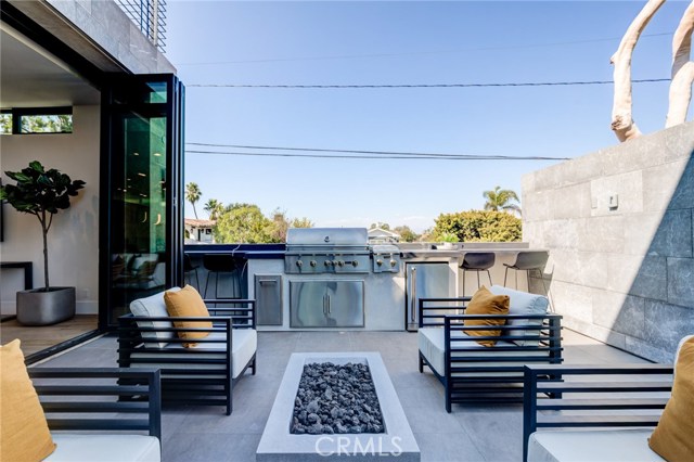 Outdoor Kitchen