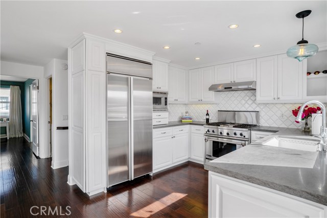 213 Seaview Street, Manhattan Beach, California 90266, 4 Bedrooms Bedrooms, ,3 BathroomsBathrooms,Residential,Sold,Seaview,SB19227675