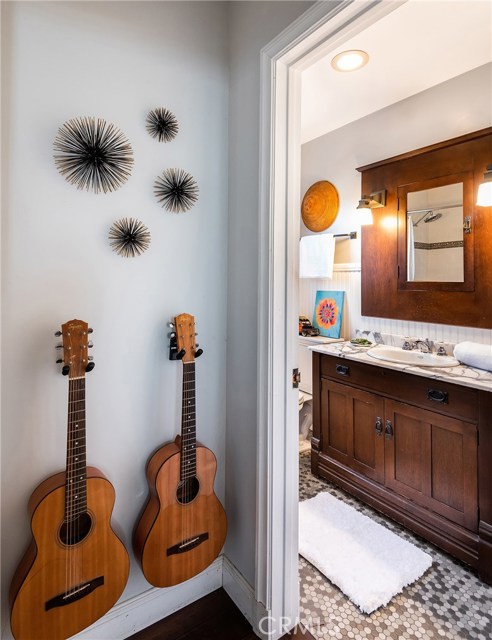 528 Marine Avenue, Manhattan Beach, California 90266, 3 Bedrooms Bedrooms, ,2 BathroomsBathrooms,Residential,Sold,Marine,SB19035532