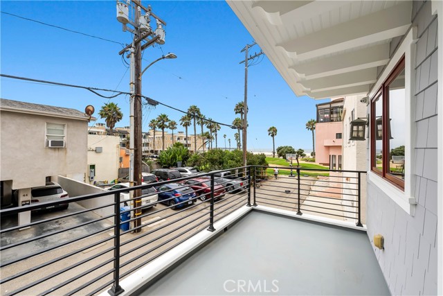 43 15th Court, Hermosa Beach, California 90254, 3 Bedrooms Bedrooms, ,3 BathroomsBathrooms,Residential,Sold,15th,SB21166681