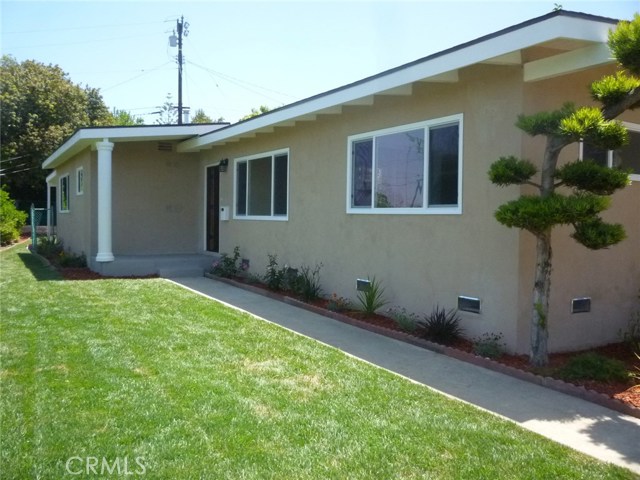 Nice plush grassy front yard for the kids and dogs to play on.  Front and backyard landscaping are on automatic irrigation sprinklers.