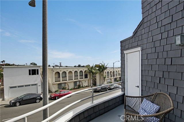 653 Manhattan Beach Boulevard, Manhattan Beach, California 90266, 2 Bedrooms Bedrooms, ,2 BathroomsBathrooms,Residential,Sold,Manhattan Beach,SB19095125