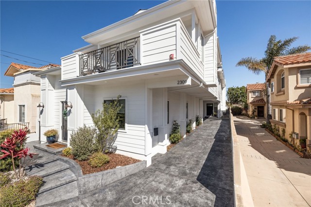 2309 Clark Lane, Redondo Beach, California 90278, 4 Bedrooms Bedrooms, ,3 BathroomsBathrooms,Residential,Sold,Clark,SB21061823