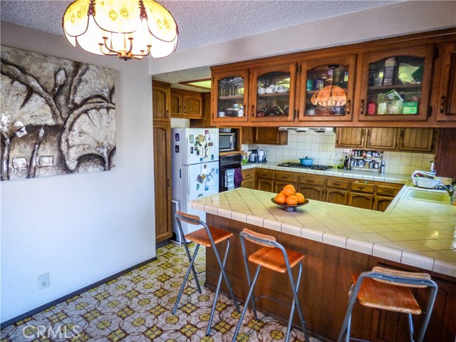Kitchen with breakfast counter