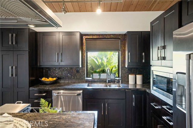 1421 17th Street, Manhattan Beach, California 90266, 3 Bedrooms Bedrooms, ,1 BathroomBathrooms,Residential,Sold,17th,SB20170029