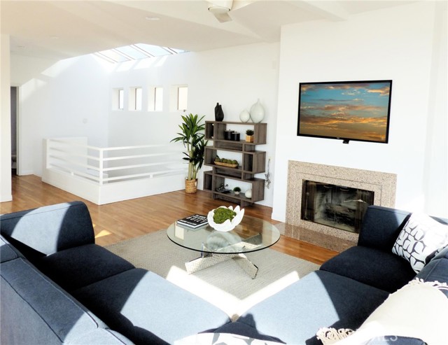 229 Moonstone Street, Manhattan Beach, California 90266, 3 Bedrooms Bedrooms, ,3 BathroomsBathrooms,Residential,Sold,Moonstone,SB21041796