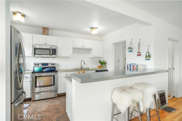 609 Gertruda Avenue, Redondo Beach, California 90277, 2 Bedrooms Bedrooms, ,1 BathroomBathrooms,Residential,Sold,Gertruda,SB20233291